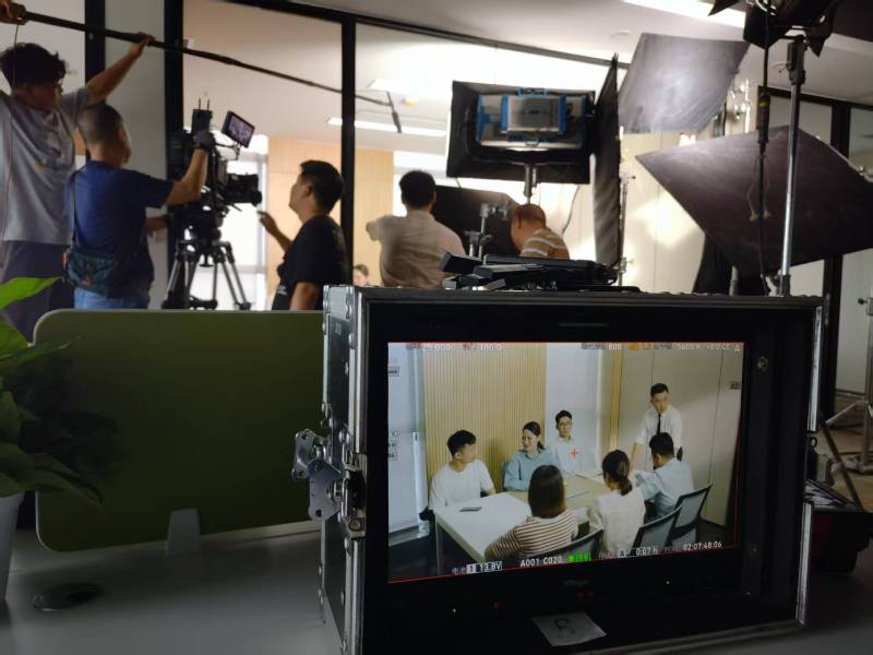 长岛县TVC拍摄公司：科技产品视觉化大师，诠释未来感与功能美学